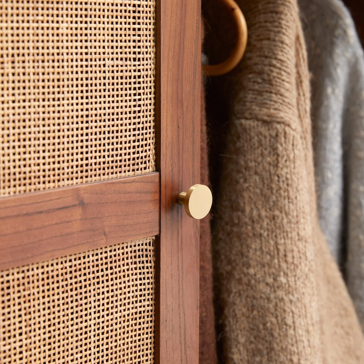 Lisbeth - Armoire En Orme Et Cannage – Image 3