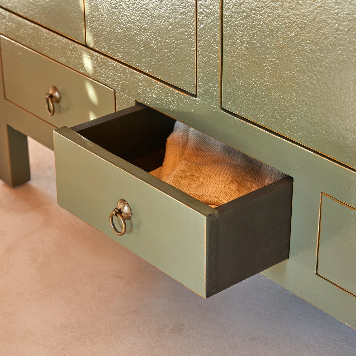 Qing - Armoire En Pin – Image 2