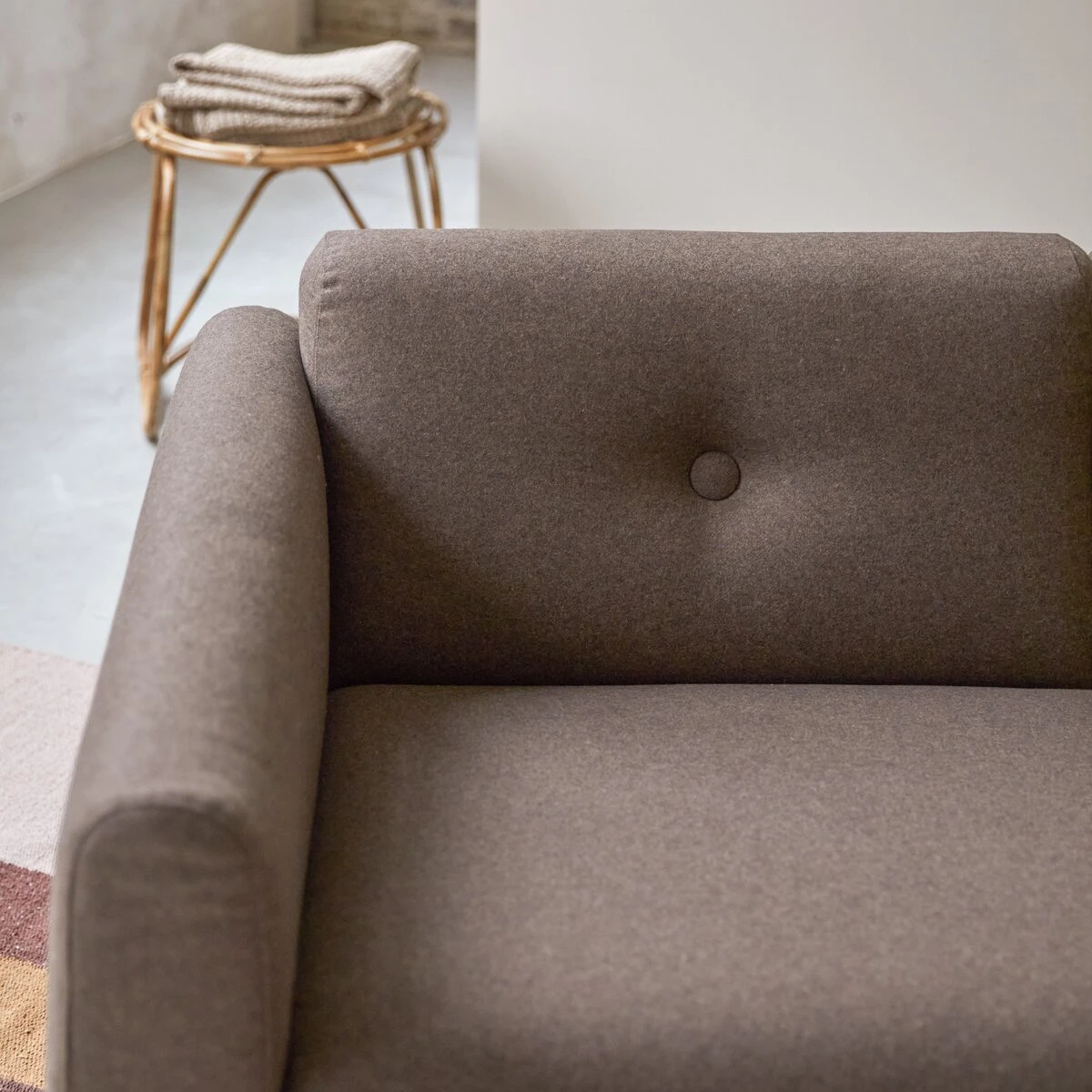 Bjorn - Canapé En Chêne Massif Et Tissu Marron 2 Places – Image 3