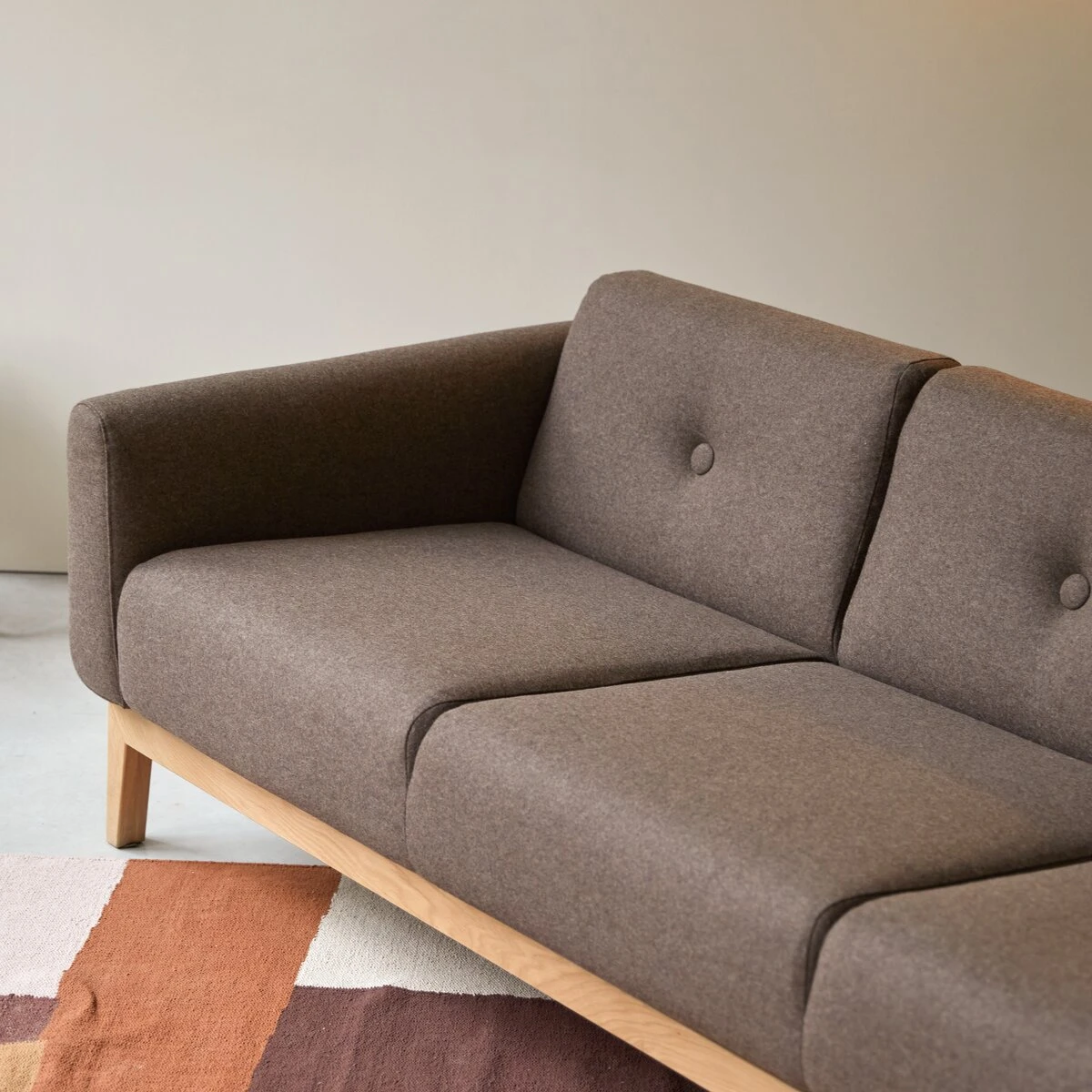 Bjorn - Canapé En Chêne Massif Et Tissu Marron 3 Places – Image 5
