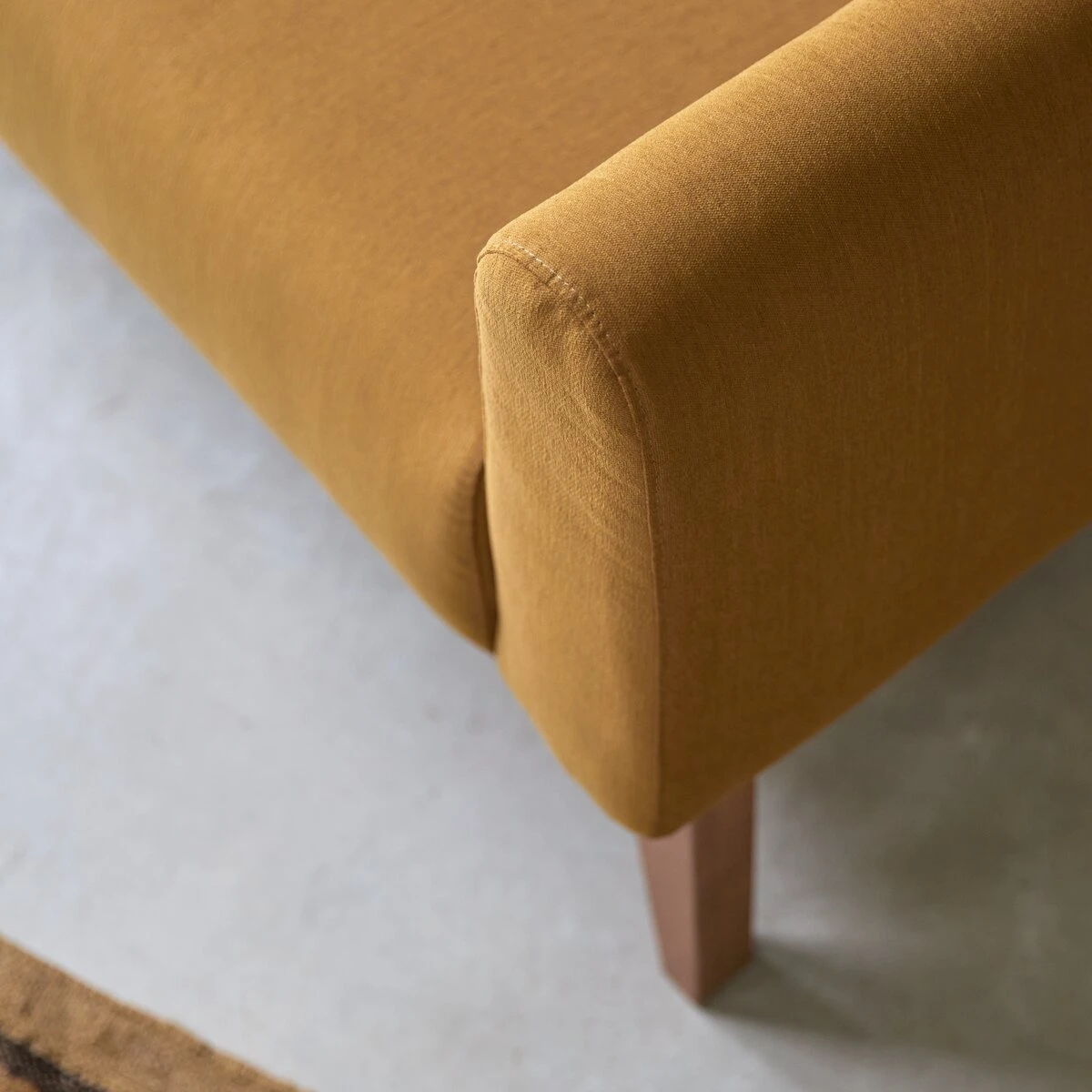 Bjorn - Canapé En Chêne Massif Et Tissu Moutarde 2 Places – Image 3