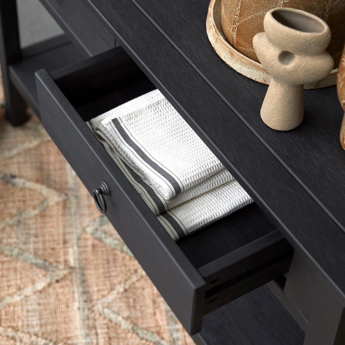 Thaki Black - Console En Pin Massif 2 Tiroirs – Image 8