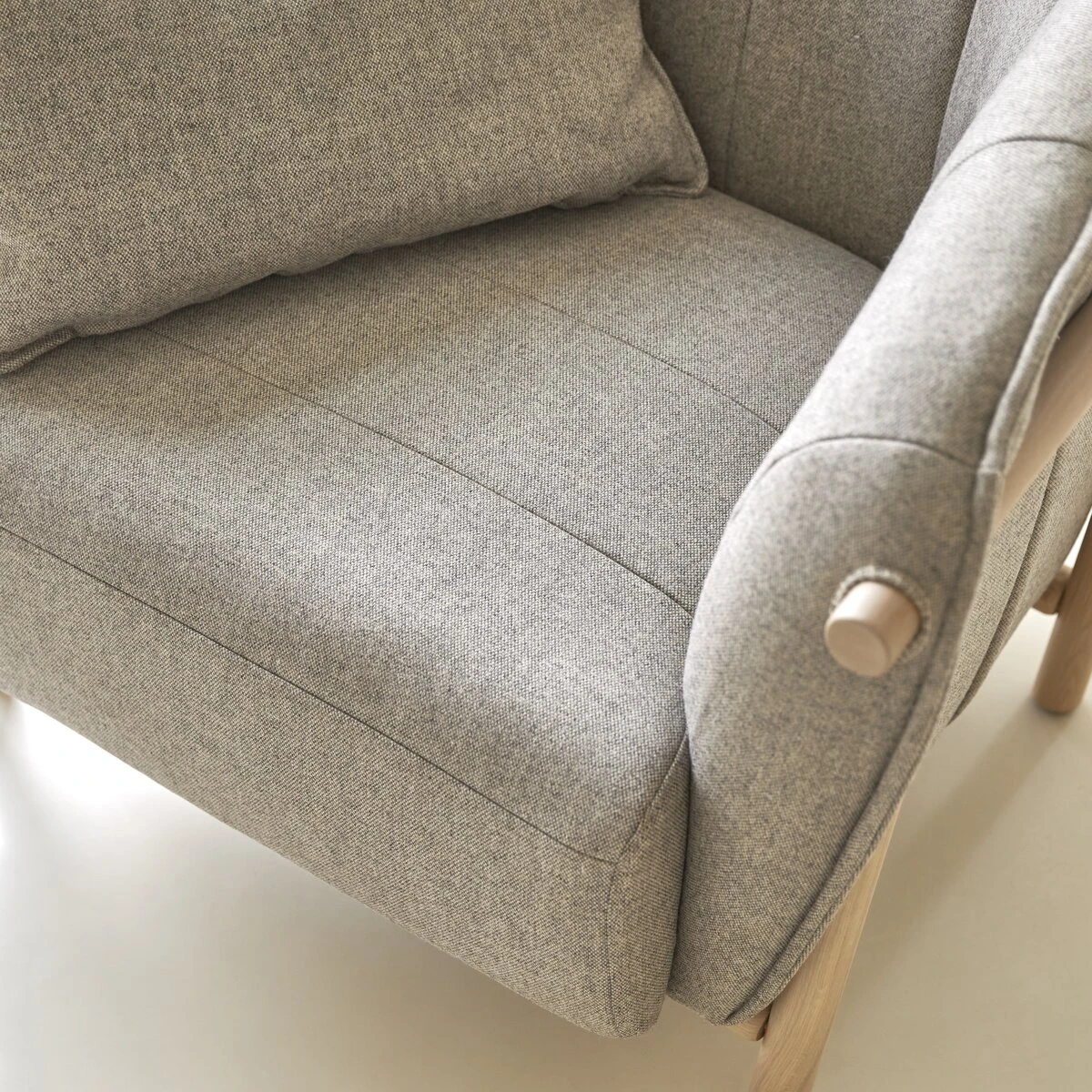 Yas - Fauteuil En ChĂȘne Massif Et Tissu Gris â Image 2