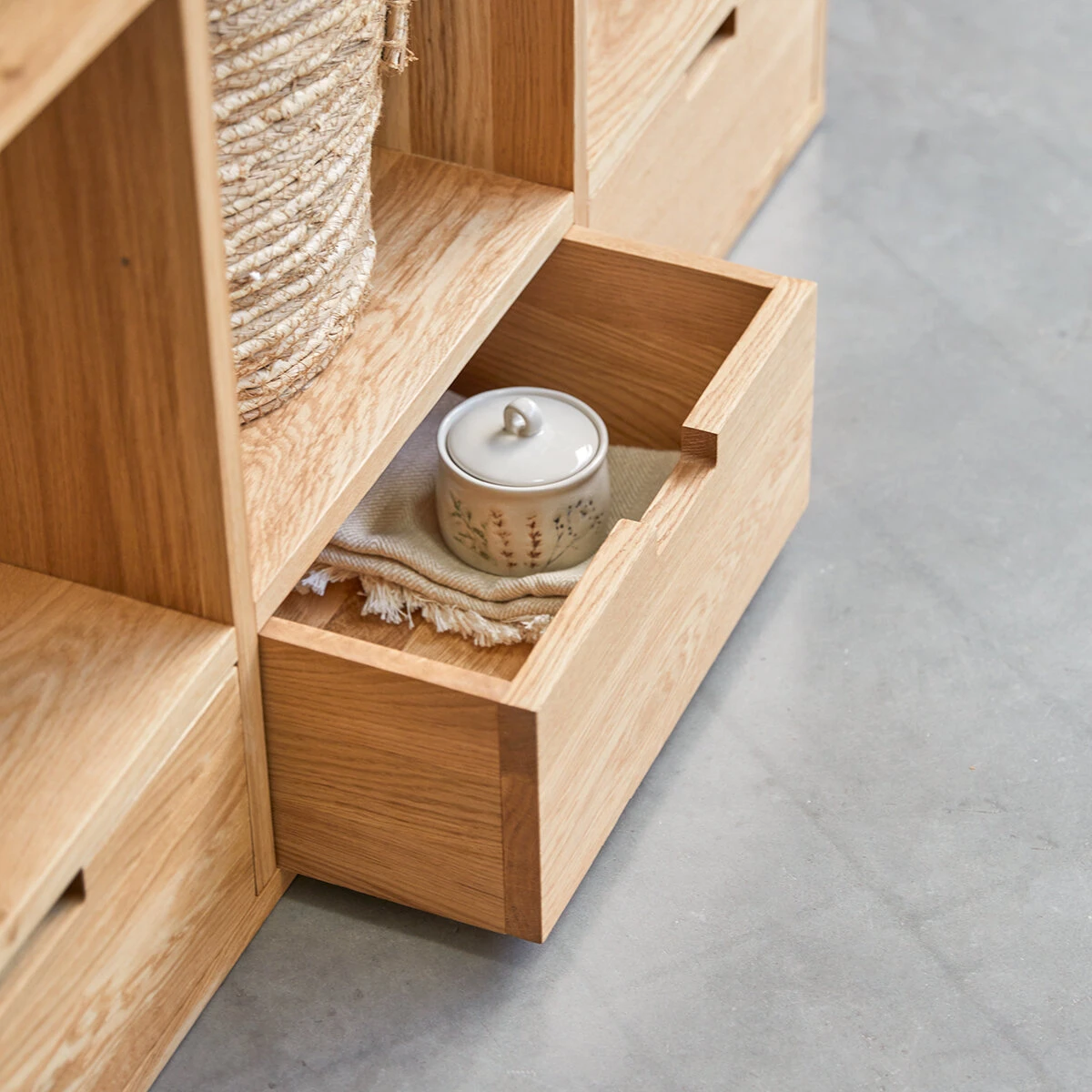 Miho - Bibliothèque Basse En Chêne Massif Et Terrazzo Premium Pink – Image 3