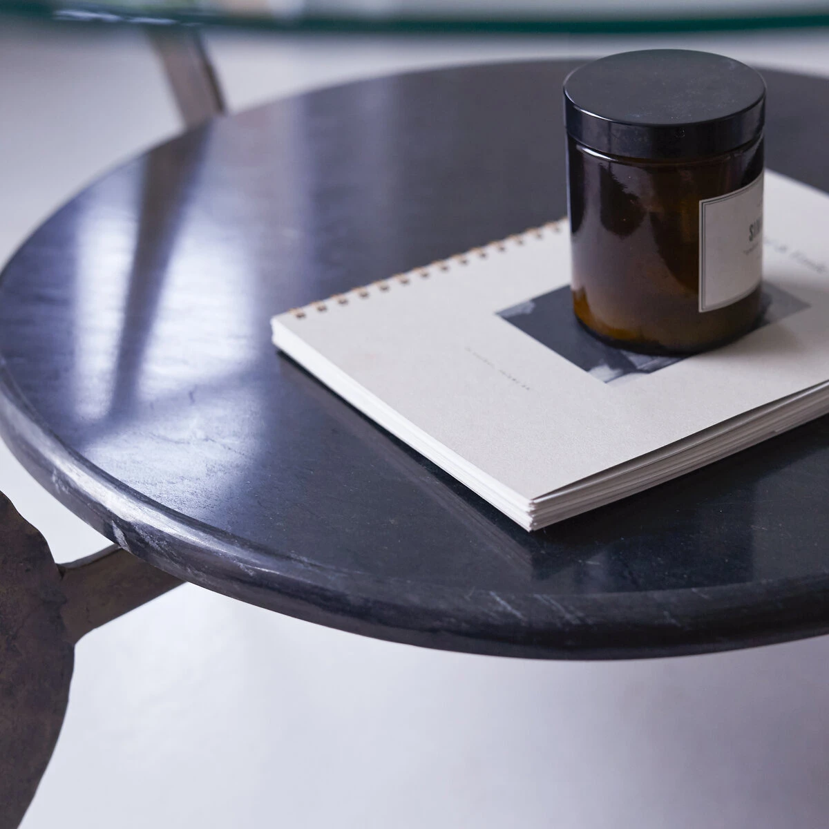 Ambre - Table Basse En Marbre Et Métal – Image 3