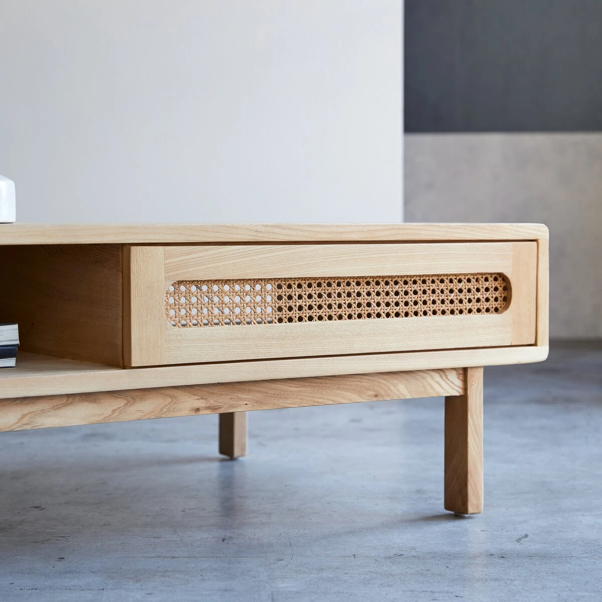 Luis - Table Basse En Orme Massif Et Cannage – Image 5