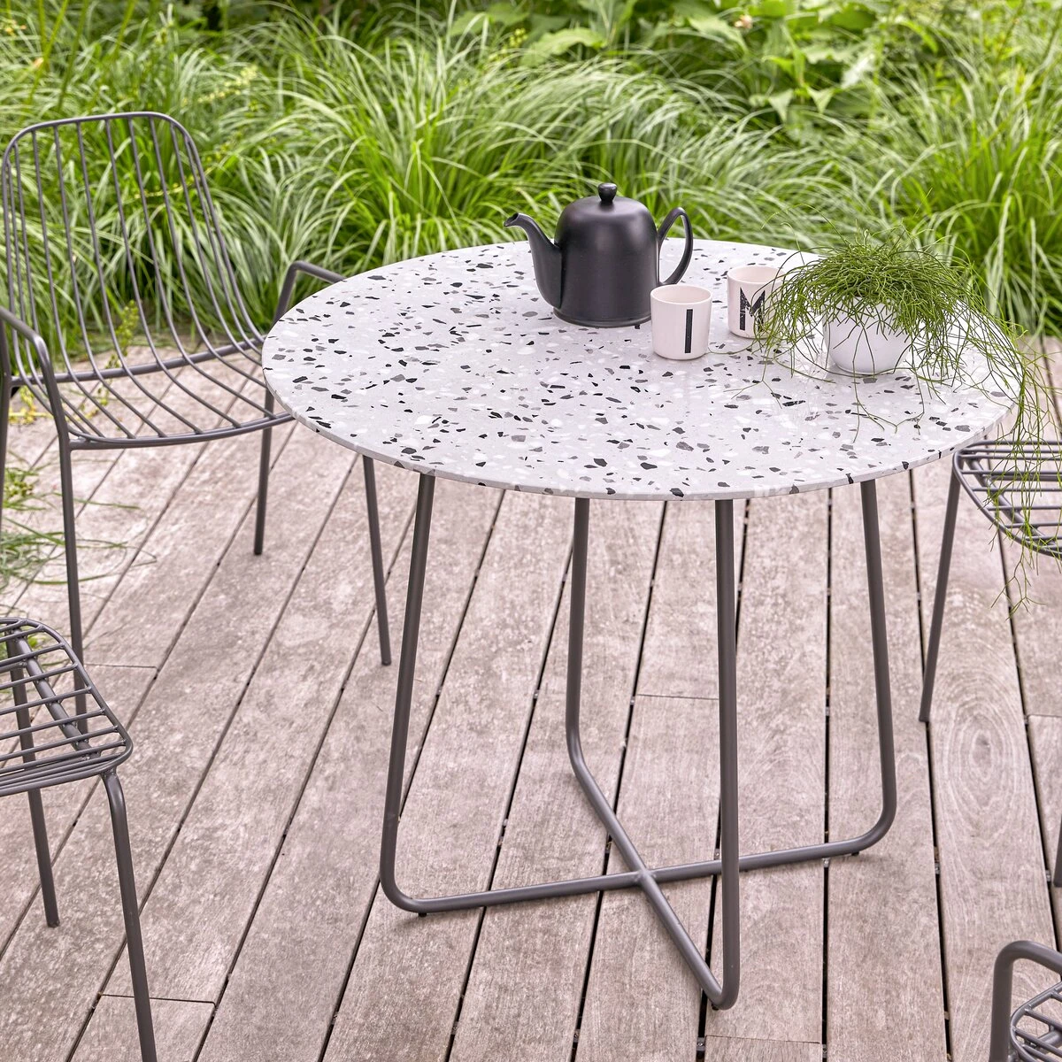 Elio - Table De Jardin Ronde En Terrazzo Premium Et Métal Grey 4 Pers. – Image 4