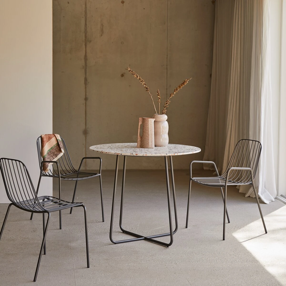 Elio - Table Ronde En Terrazzo Premium Et Métal Brown 4 Pers. – Image 6