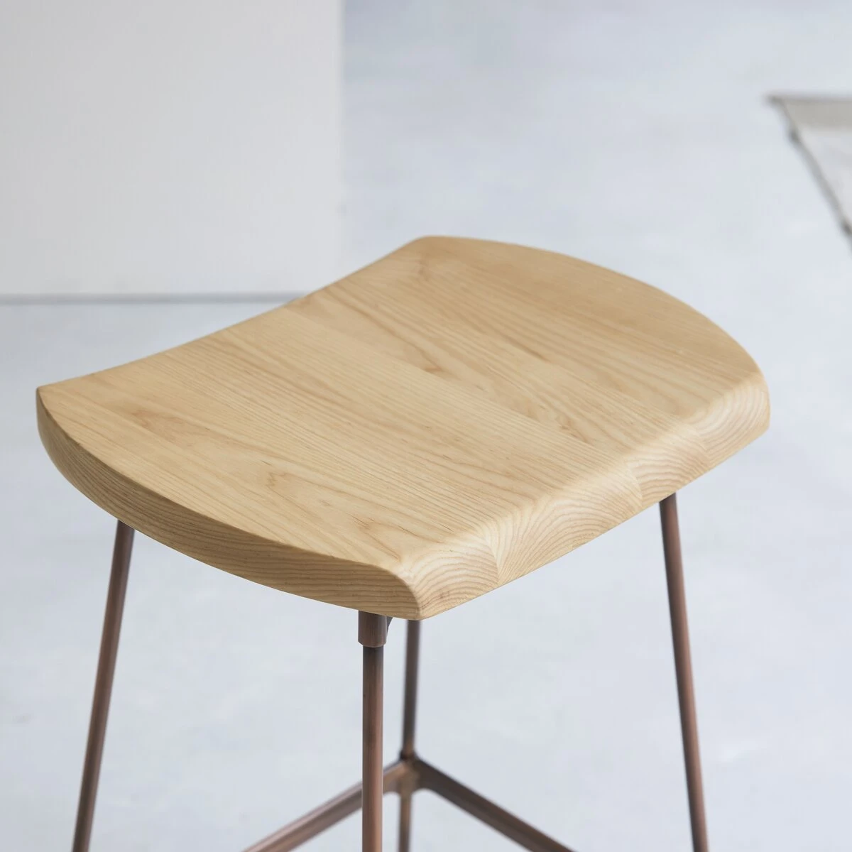 Diego - Tabouret Haut En Frêne Et Métal – Image 3