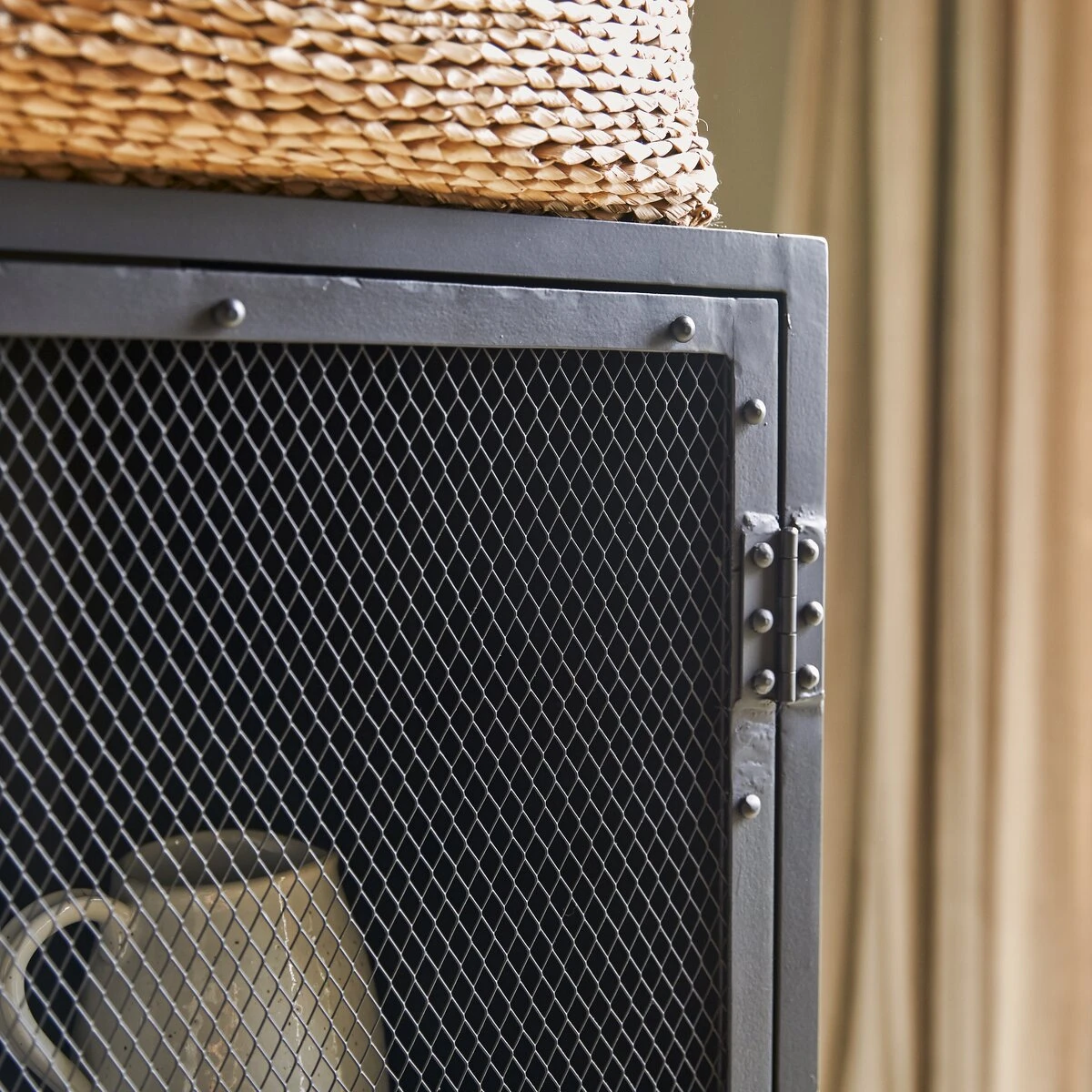 Alma - Vaisselier Grillagé En Métal – Image 3